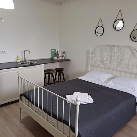 Tom'S House Apartment Otopeni Ngoại thất bức ảnh