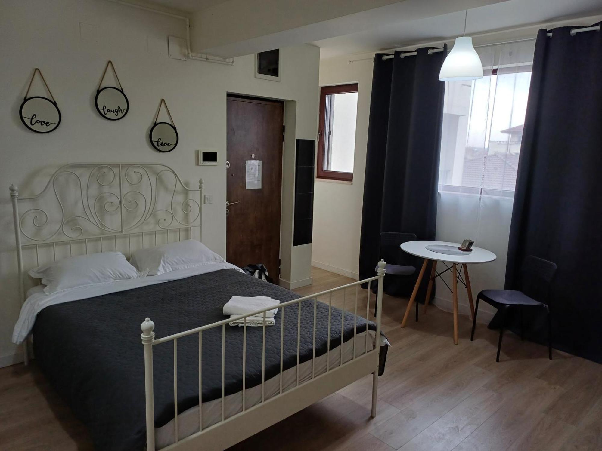 Tom'S House Apartment Otopeni Ngoại thất bức ảnh